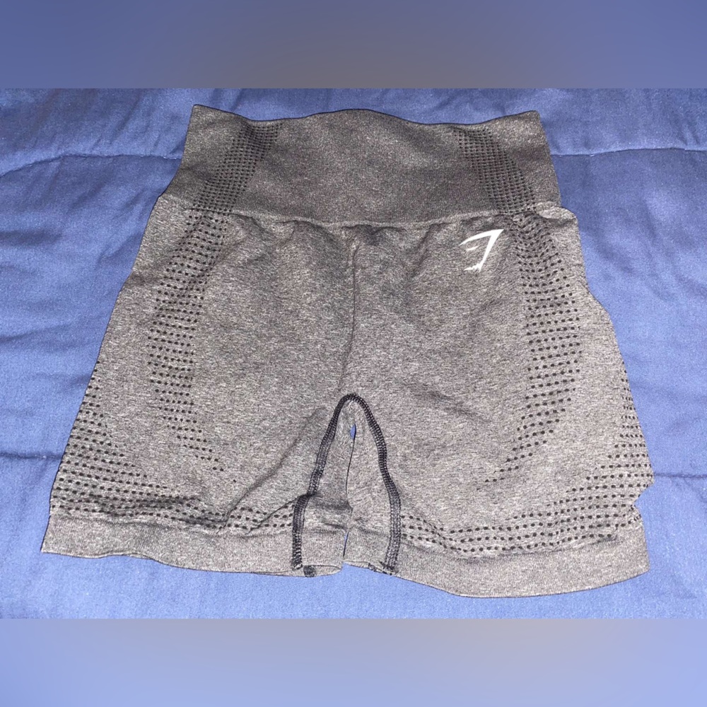 Gymshark grey biker shorts Size small (2)